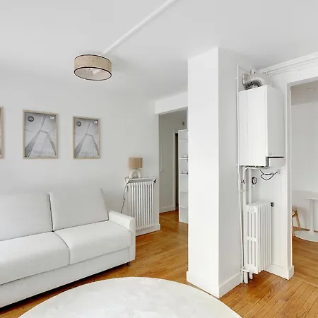 New Near Montparnasse In 15 *